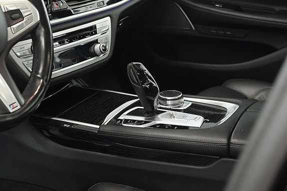 BMW 740i 20 of 22