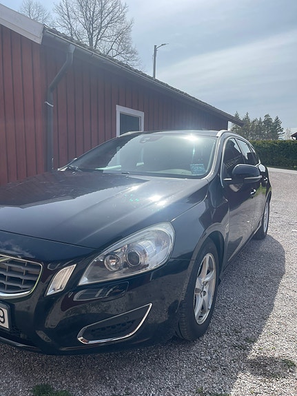 Volvo V60 3 of 10