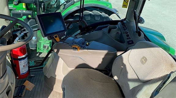 John Deere 6215R AP TRAKTOR FR.LYFT 5 of 6