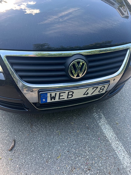 Volkswagen Passat 2 of 5