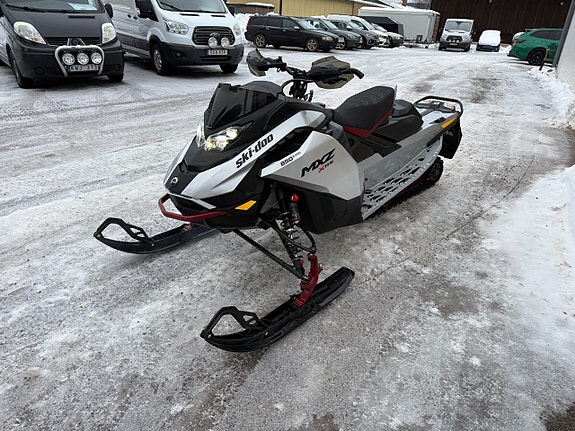 Ski-Doo MXZ X-RS 850 2 of 7