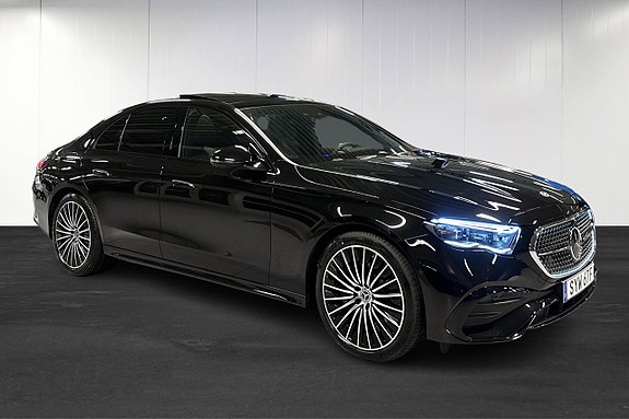 Mercedes-Benz E300 de 2 of 5