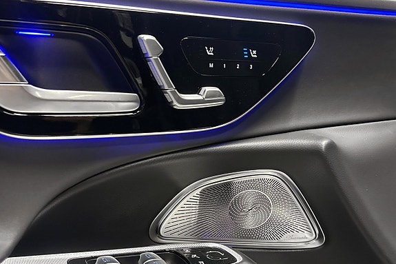 Mercedes-Benz E300 de 17 of 25