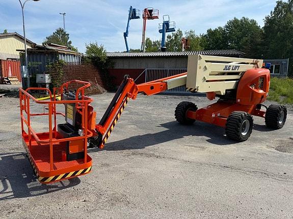 JLG 510AJ Vikbomslift – 17,8 m – 4x4 – Nybesiktigad – 2015 2 of 5