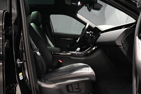 Land Rover Range Rover Evoque 12 of 26