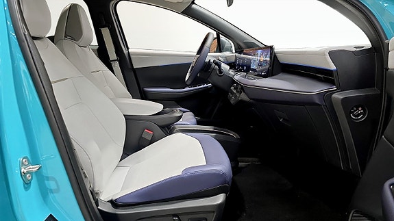 Nissan Leaf 3 of 16