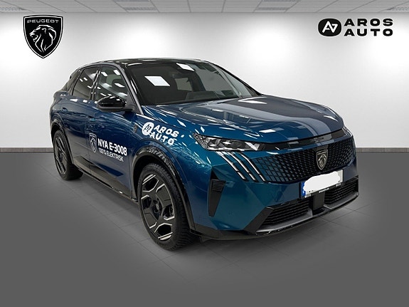 Peugeot e-3008 3 of 5