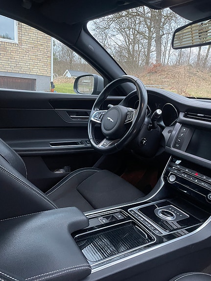 Jaguar XF 5 of 6