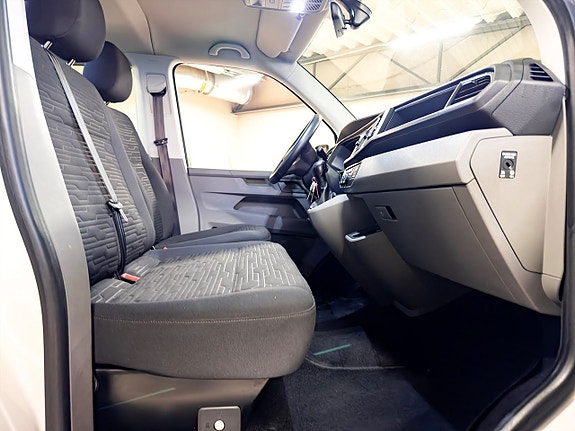 Volkswagen Caravelle 17 of 25