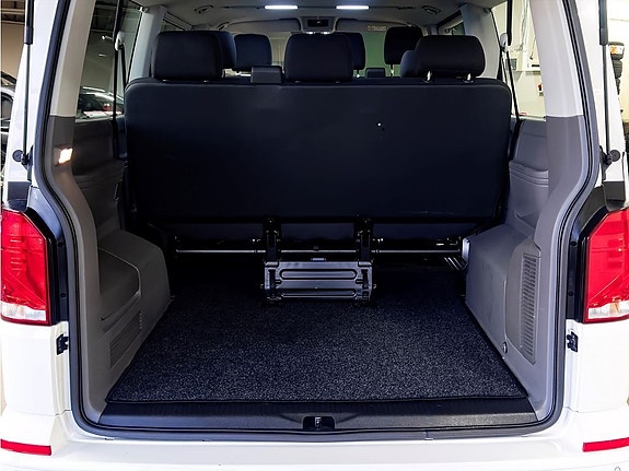 Volkswagen Caravelle 5 of 5