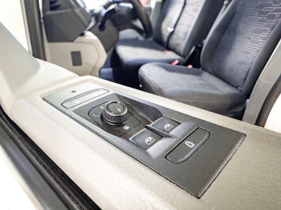 Volkswagen Caravelle 12 of 25