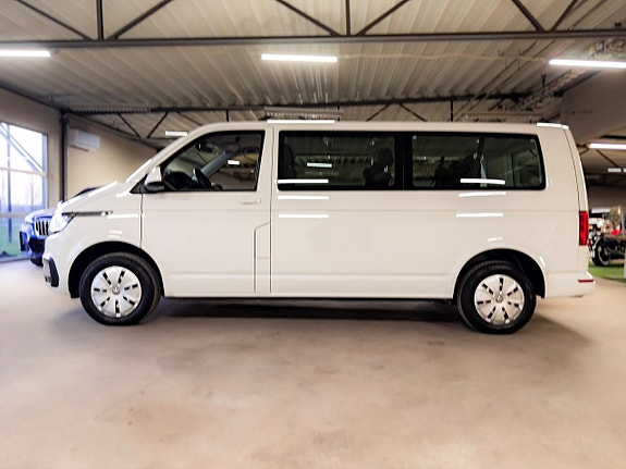 Volkswagen Caravelle 8 of 25