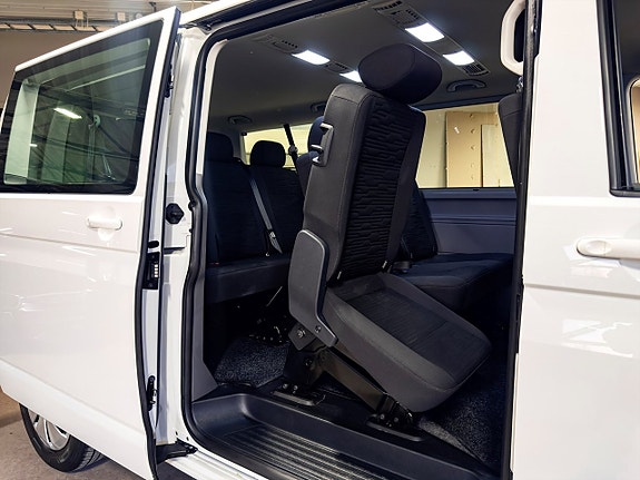 Volkswagen Caravelle 24 of 25