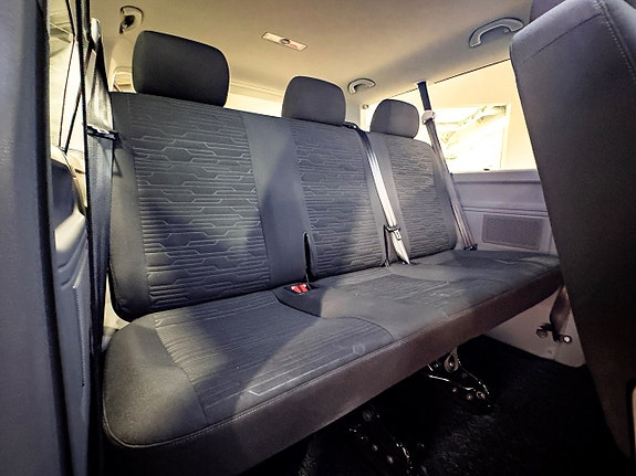 Volkswagen Caravelle 25 of 25