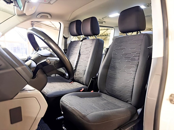 Volkswagen Caravelle 11 of 25