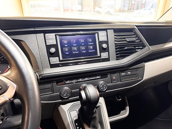 Volkswagen Caravelle 16 of 25