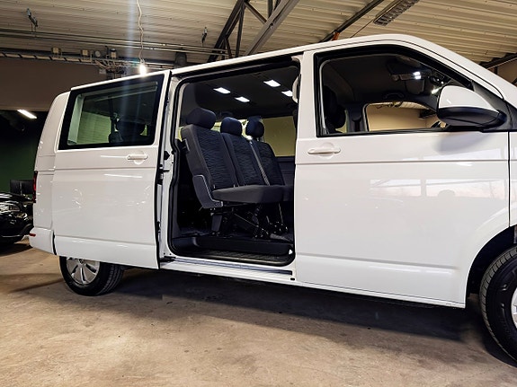 Volkswagen Caravelle 22 of 25