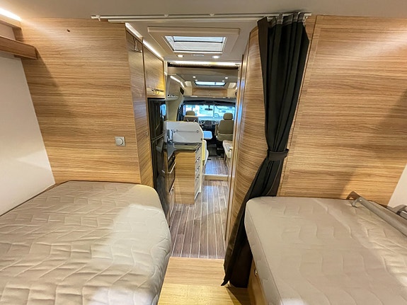 Adria Matrix Supreme 687 SL /ALDE/Solcell/Taksäng/Kedja/5 bältad/ 12 of 25