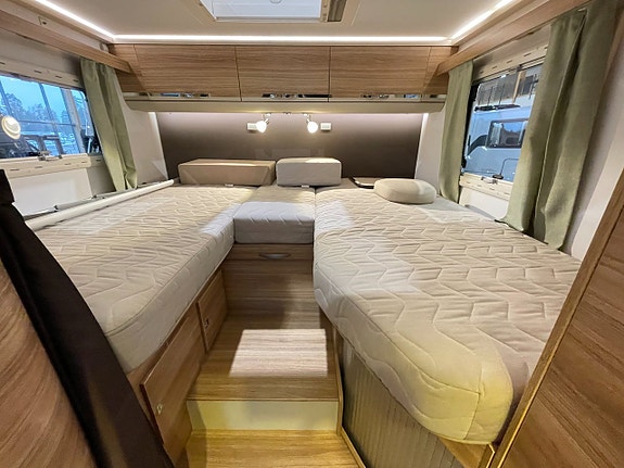Adria Matrix Supreme 687 SL /ALDE/Solcell/Taksäng/Kedja/5 bältad/ 11 of 25