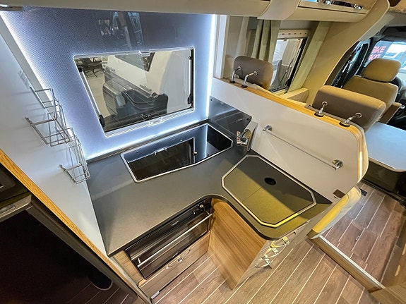 Adria Matrix Supreme 687 SL /ALDE/Solcell/Taksäng/Kedja/5 bältad/ 14 of 25