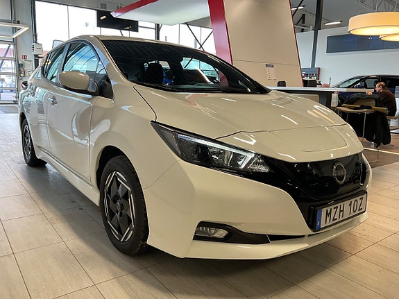Nissan Leaf 3 of 5