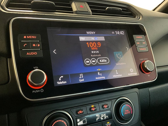 Nissan Leaf 10 of 15