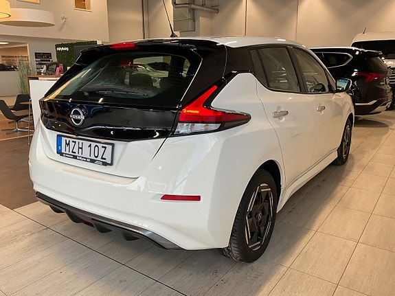 Nissan Leaf 4 of 5