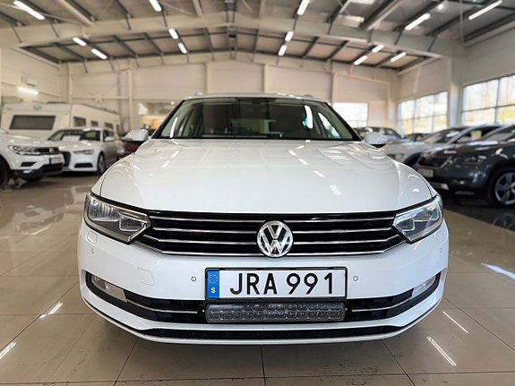 Volkswagen Passat 2 of 5
