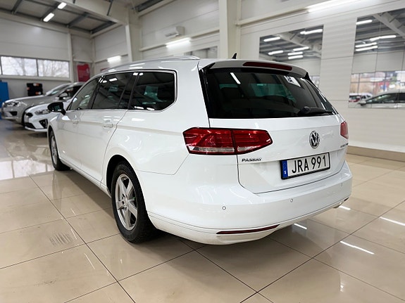 Volkswagen Passat 12 of 29
