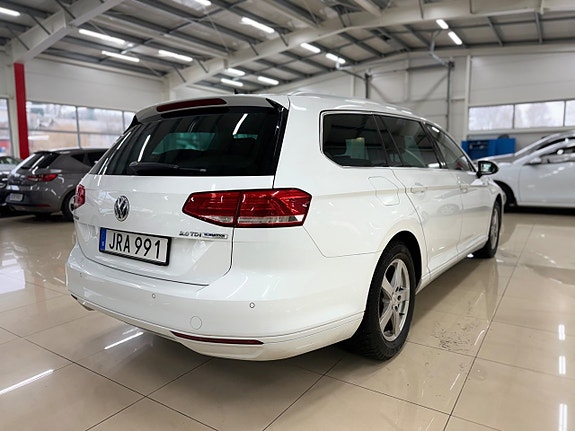 Volkswagen Passat 10 of 29