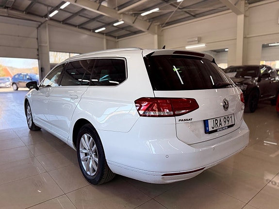 Volkswagen Passat 8 of 29