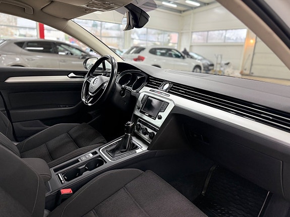 Volkswagen Passat 14 of 29