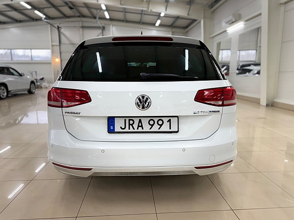Volkswagen Passat 11 of 29