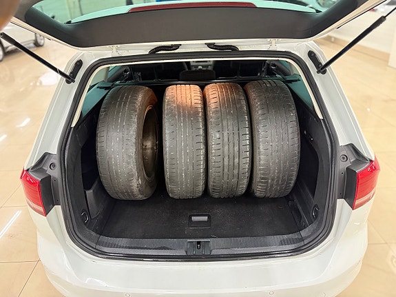 Volkswagen Passat 16 of 29