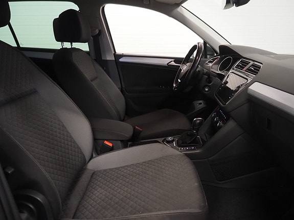 Volkswagen Tiguan 10 of 27