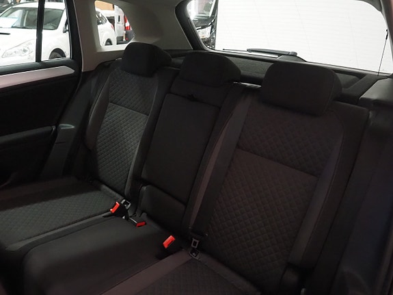 Volkswagen Tiguan 16 of 27