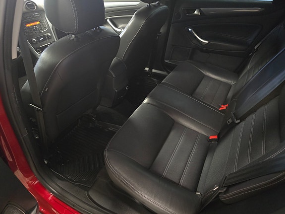 Ford Mondeo 20 of 28