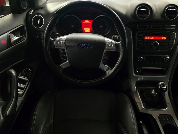 Ford Mondeo 9 of 28