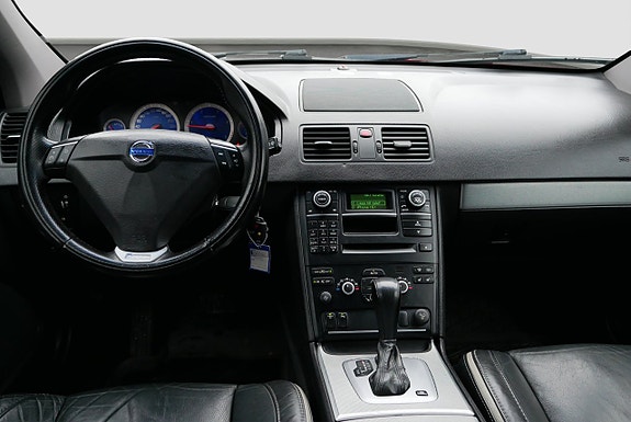 Volvo XC90 10 of 23