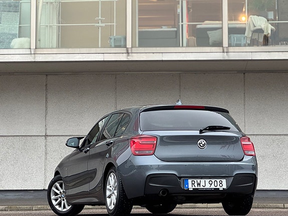 BMW 116i 3 of 5