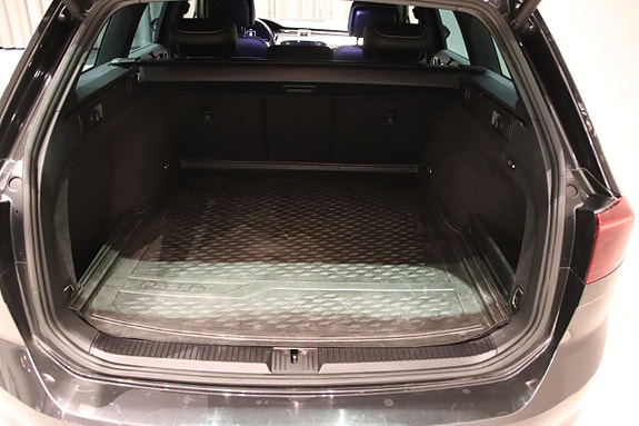 Volkswagen Passat 14 of 16