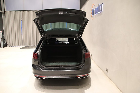 Volkswagen Passat 7 of 16