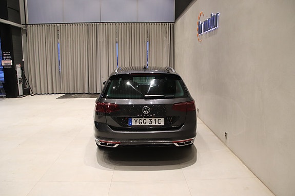 Volkswagen Passat 6 of 16
