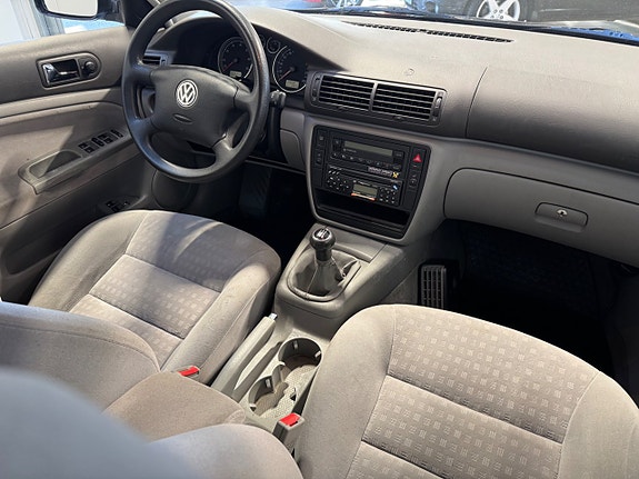 Volkswagen Passat 14 of 17