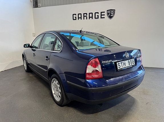 Volkswagen Passat 9 of 17