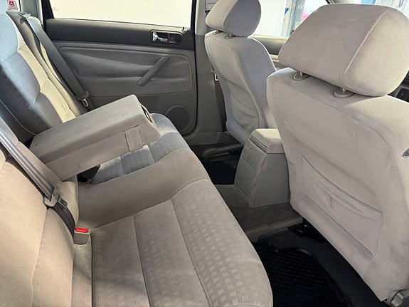 Volkswagen Passat 16 of 17
