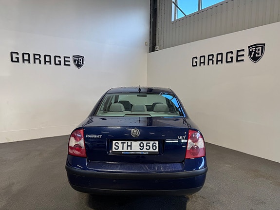 Volkswagen Passat 10 of 17