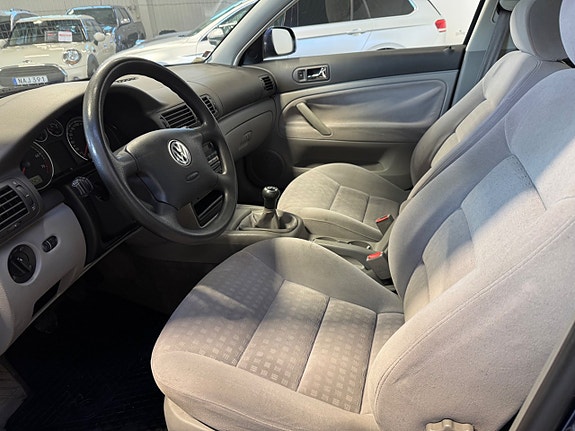Volkswagen Passat 11 of 17