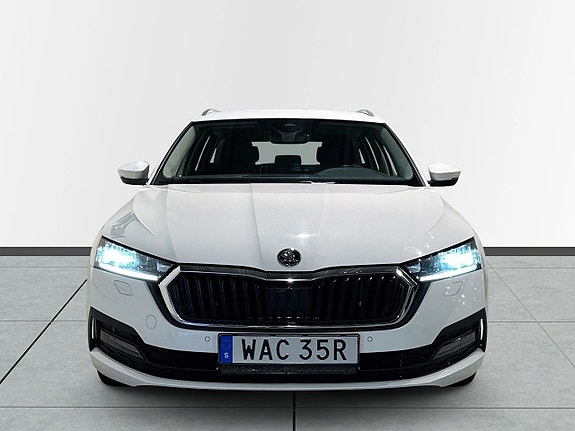 Skoda Octavia 2 of 5