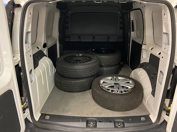 Volkswagen Caddy 4 of 5